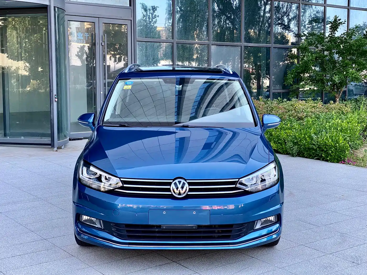 Volkswagen Touran 2018 Touran L 330TSI DSG Luxury фото 2