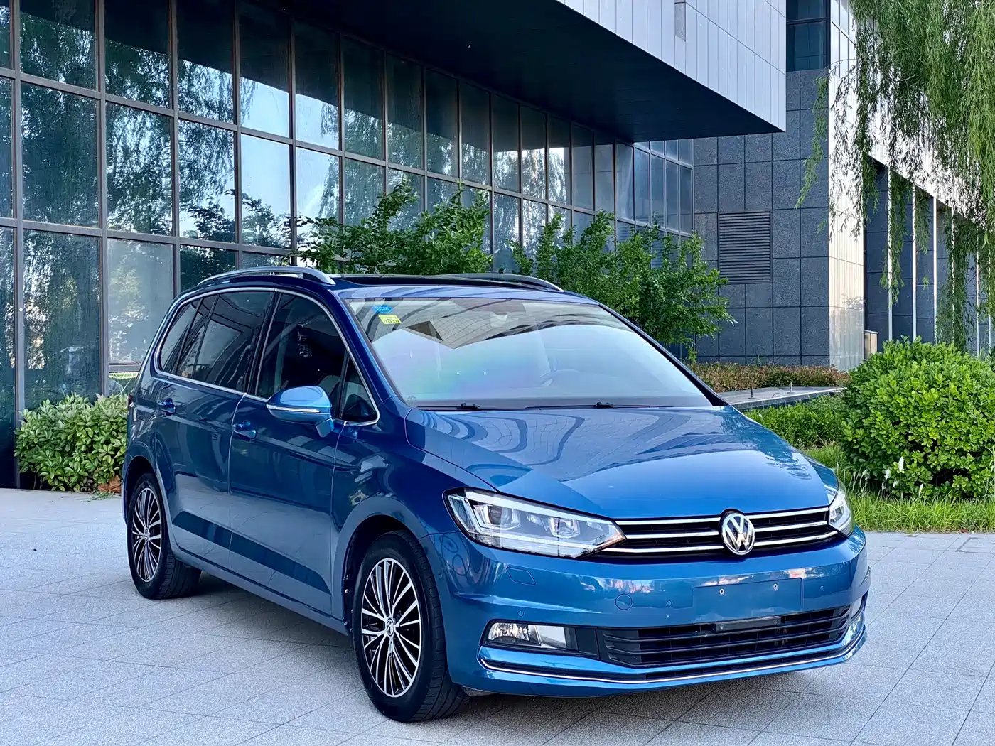 Volkswagen Touran 2018 Touran L 330TSI DSG Luxury фото 3