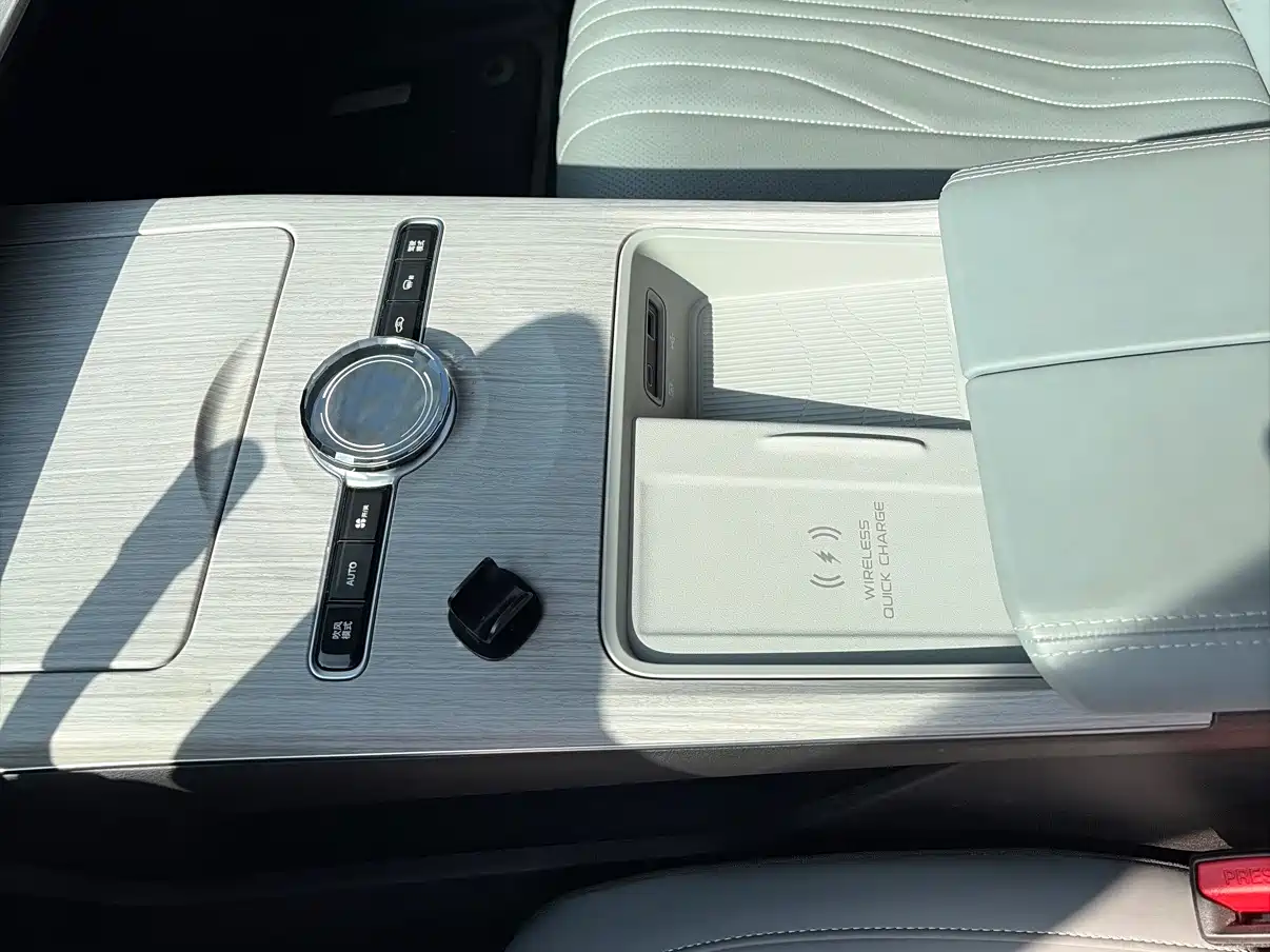 GEELY GALAXY GALAXY E8