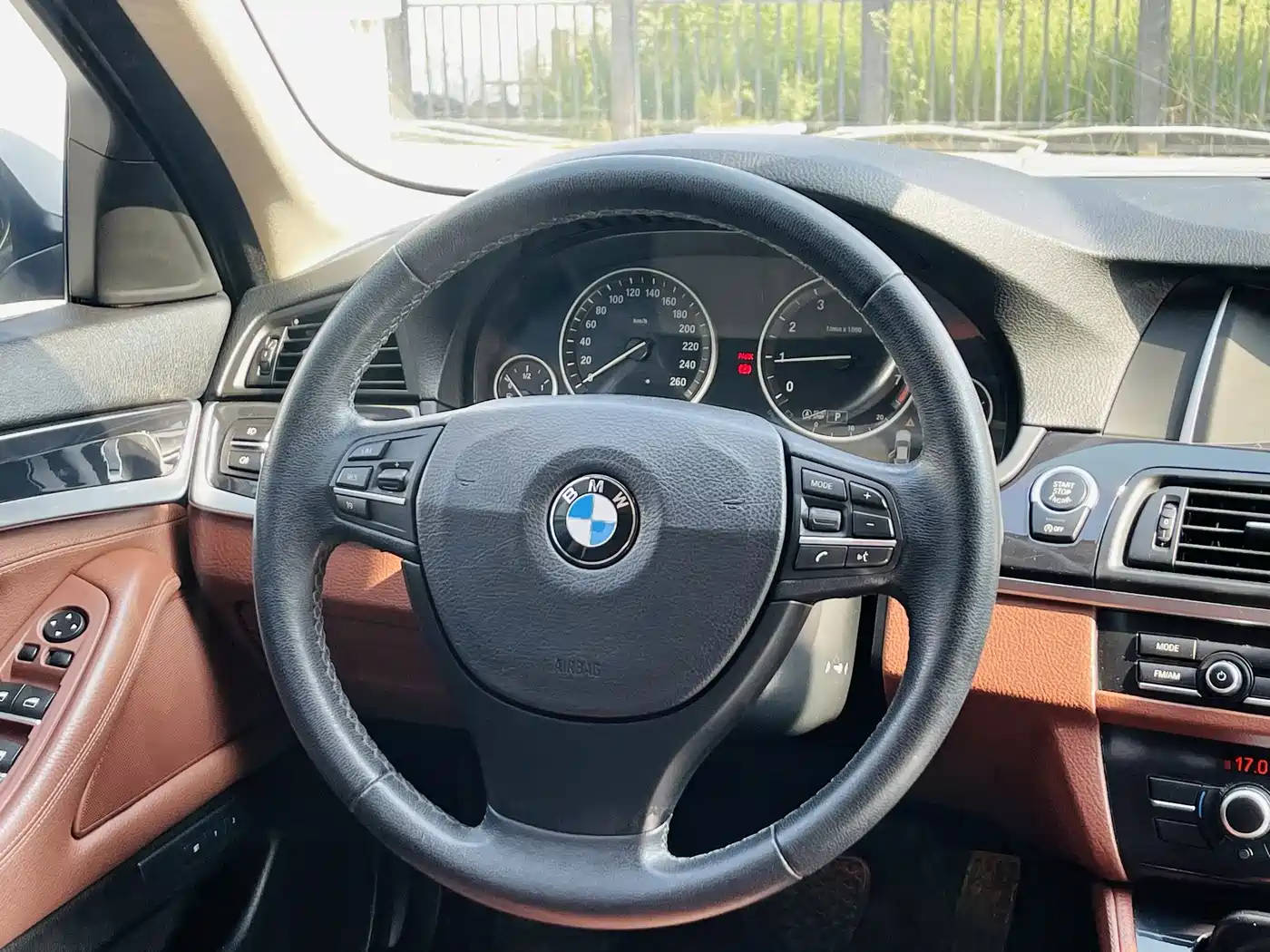BMW 5 Series 2014 520Li Elegance фото 9