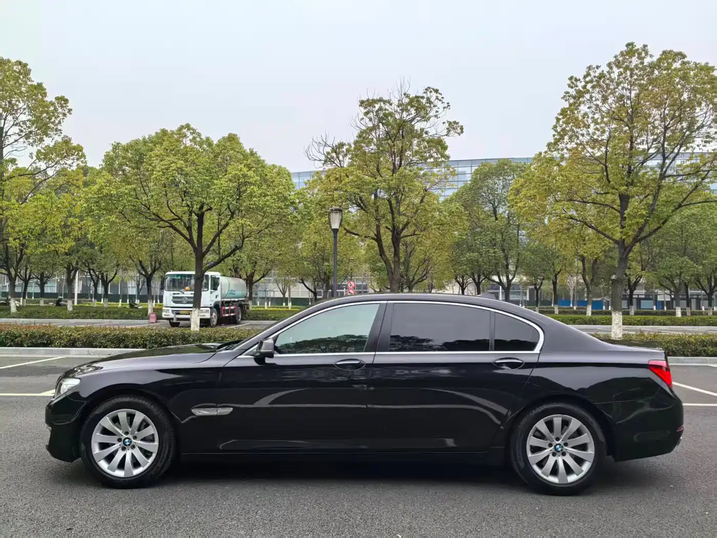 BMW 7 Series 2013 Model 730Li Leading фото 6
