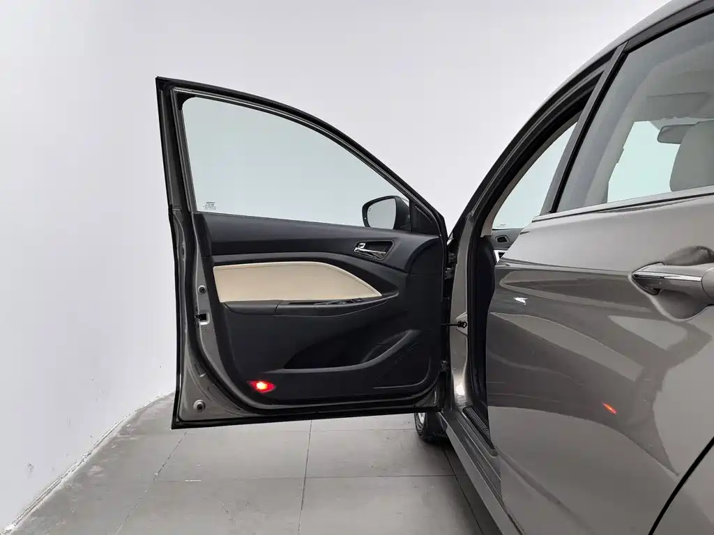 Changan Yuexiang V7 2016 2016 1.6L Manual Joy Version China V