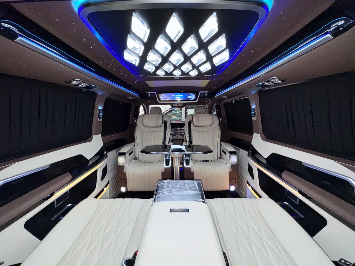 Mercedes-Benz V-Class 2024 V 300 L Long Wheelbase Luxury Edition фото 3