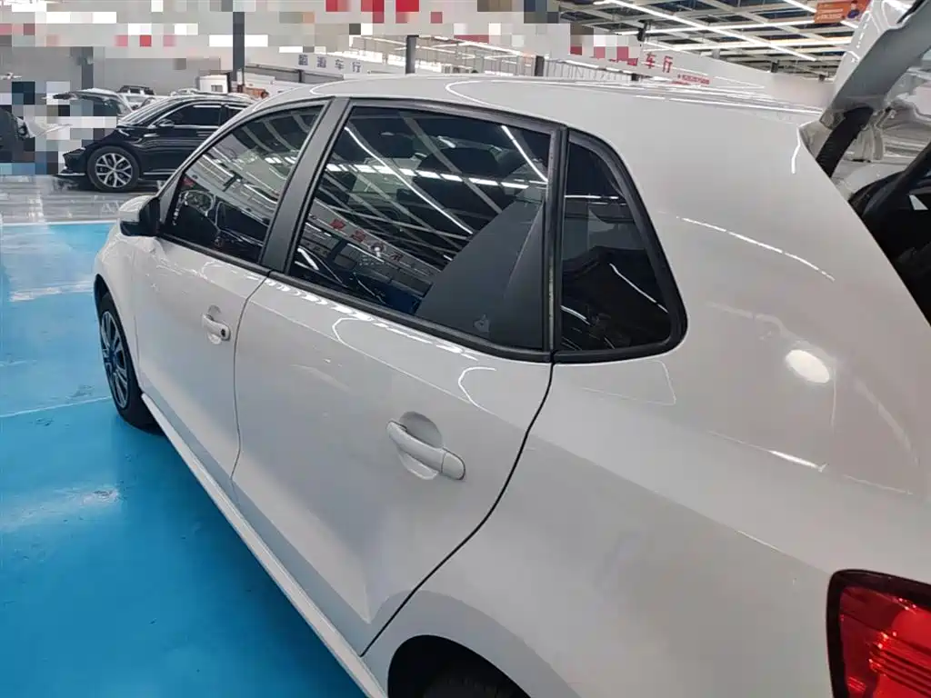 Volkswagen Polo 2016 1.6L Automatic Comfort фото 5