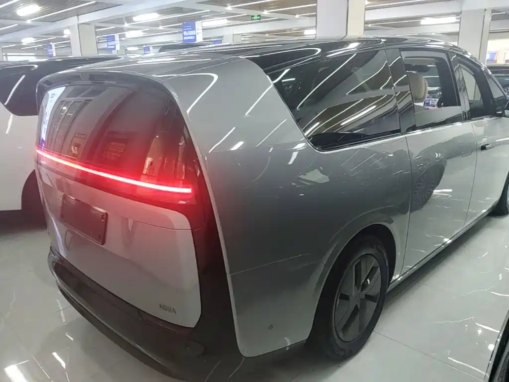 Li Auto MEGA 2025 2025 Model Home Family Special Edition