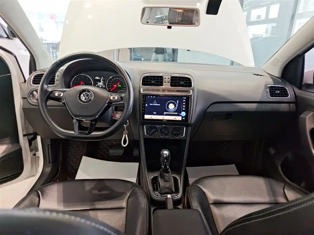 Volkswagen Polo 2016 1.6L Automatic Comfort фото 13