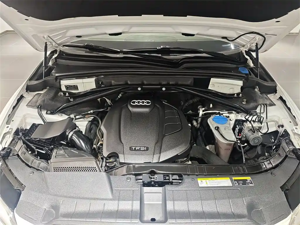 Audi Q5 2018 2017 Plus 40 TFSI Technology
