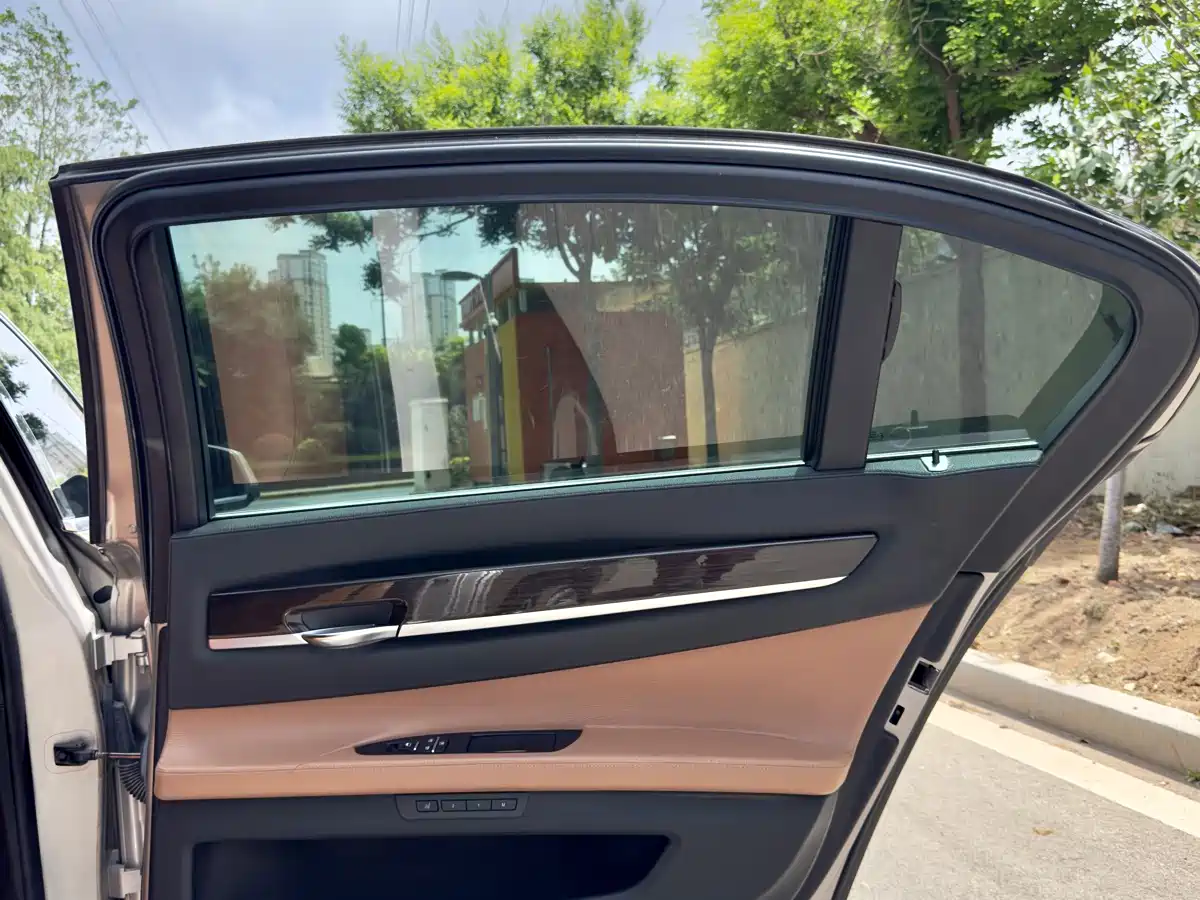 BMW 7 Series 2011 730Li Elegance фото 20