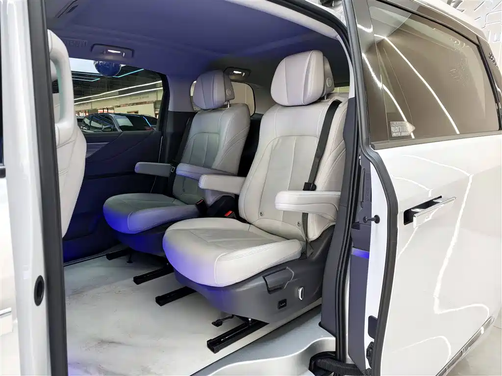 Buick GL8 2025 Model Landglory Smart Edition фото 10