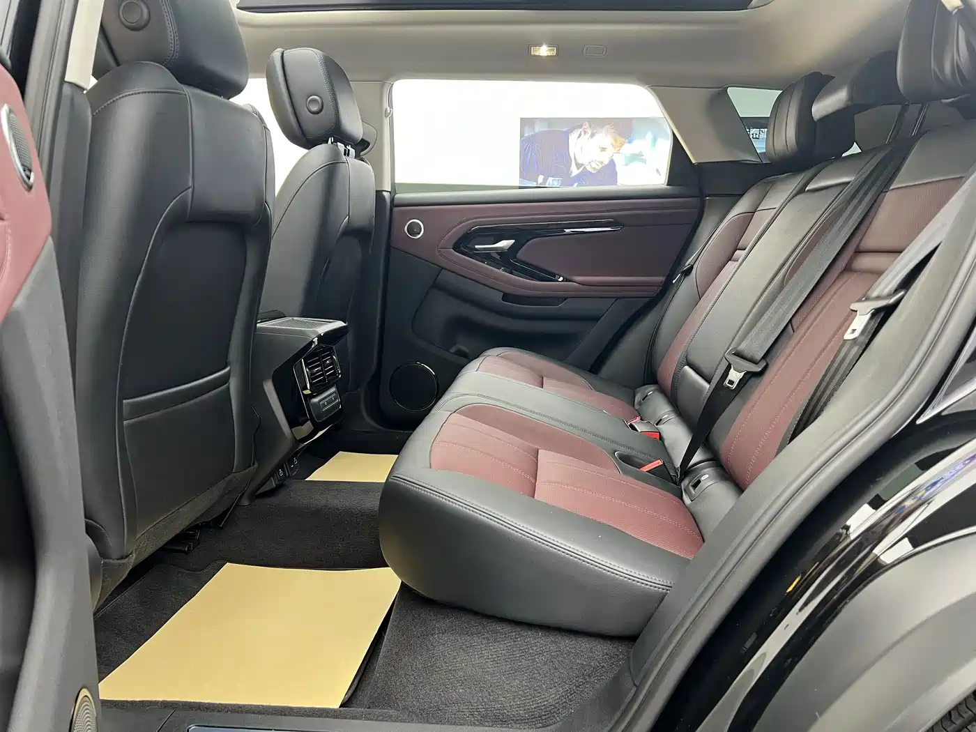 Land Rover Range Rover Evoque 2024 Range Rover Evoque L 249PS Light Master Edition фото 7