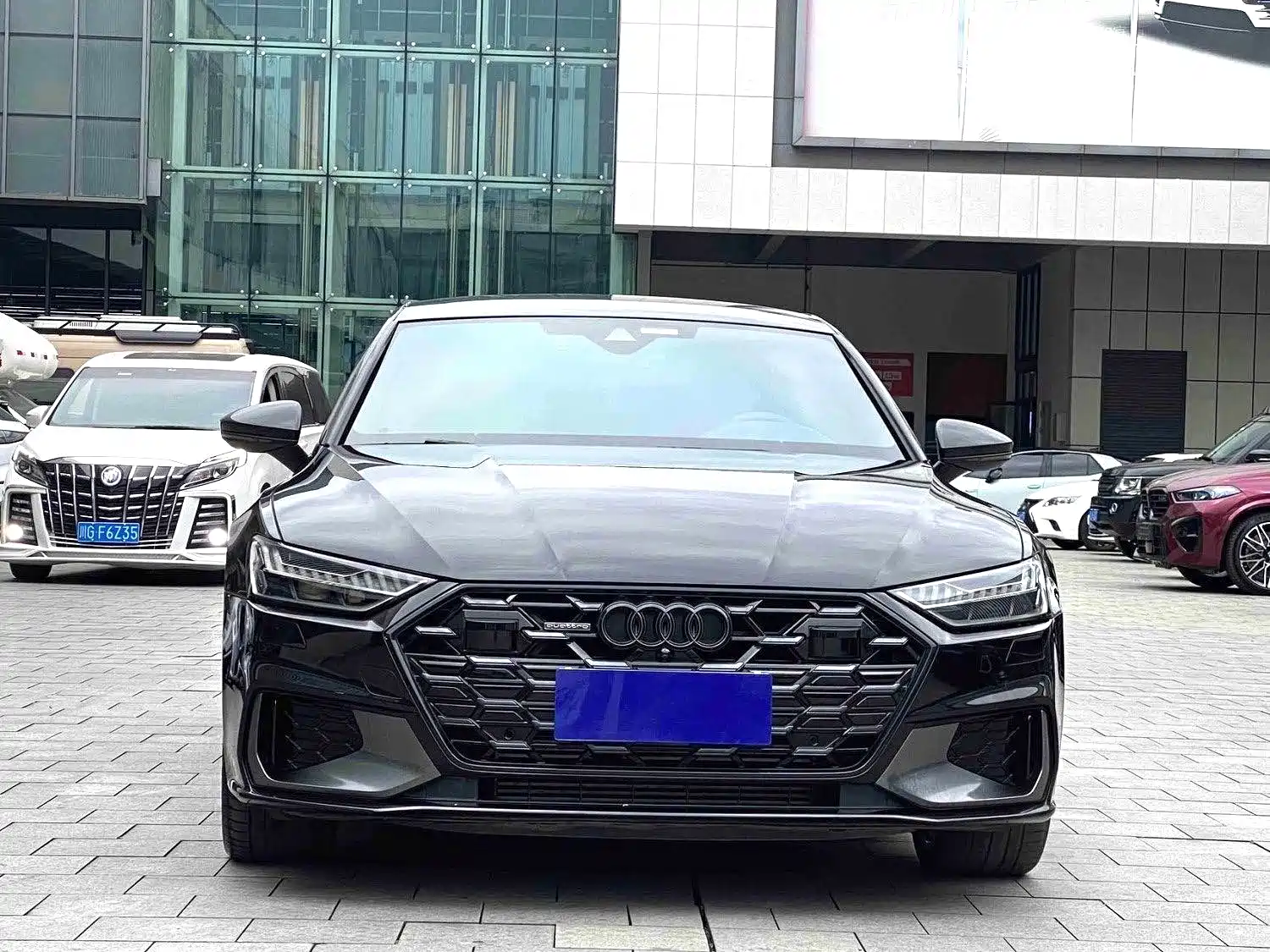 Photo 9 - Audi A7L