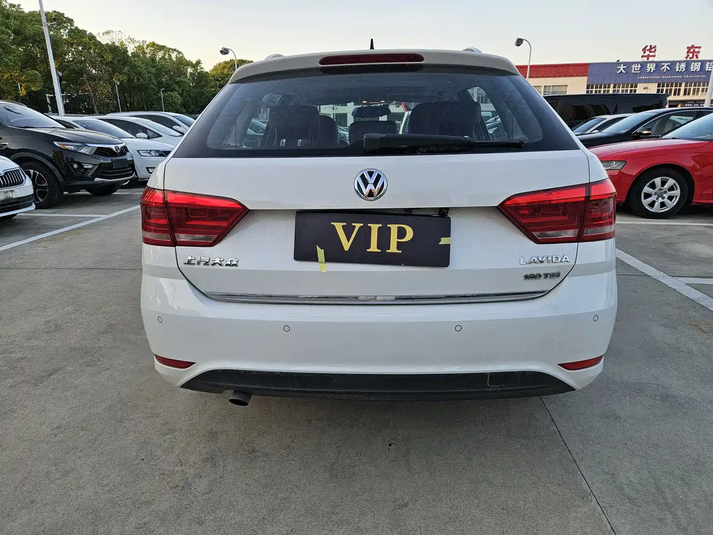 Volkswagen Lavida Tour 2017 180TSI DSG Comfort Edition фото 12