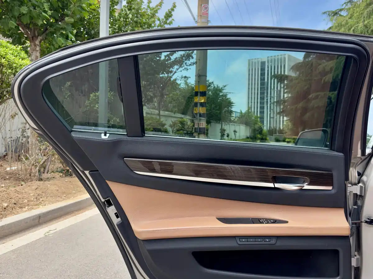 BMW 7 Series 2011 730Li Elegance фото 10