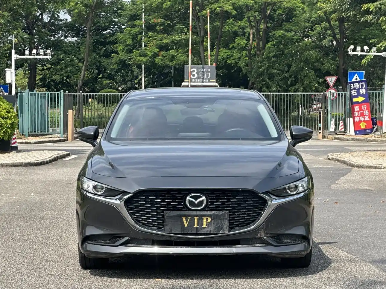 Photo 2 - Mazda Mazda 3
