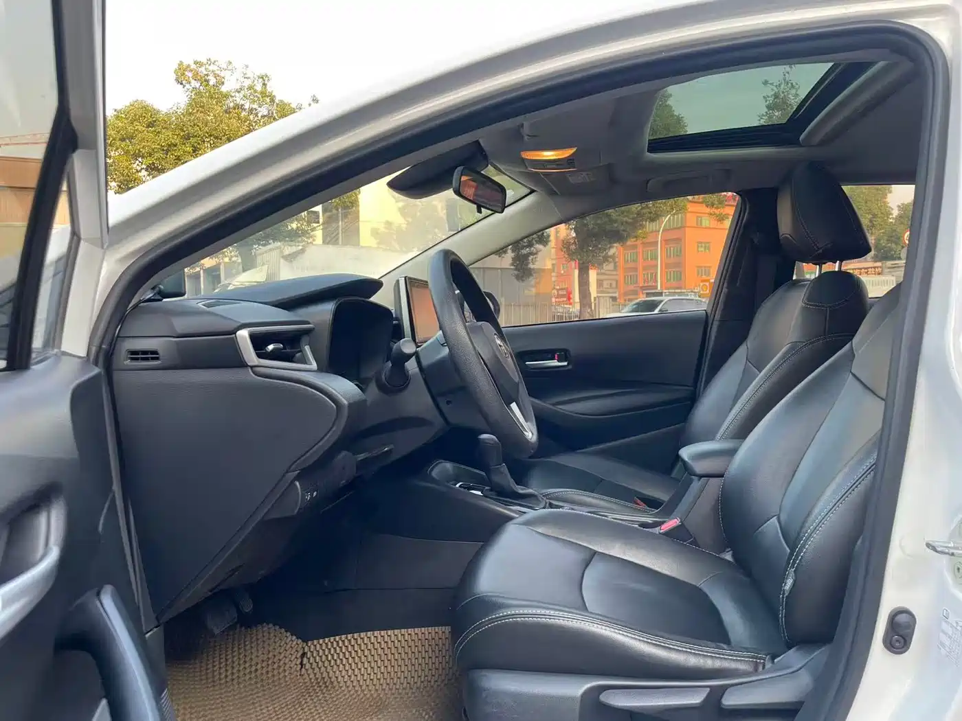 Toyota Corolla 2021 1.2T S-CVT Luxury Edition фото 4