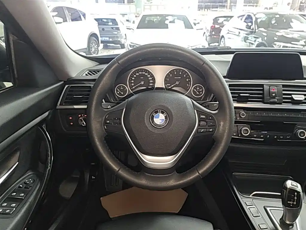 BMW 3 Series GT 2019 320i Fashion Model фото 11