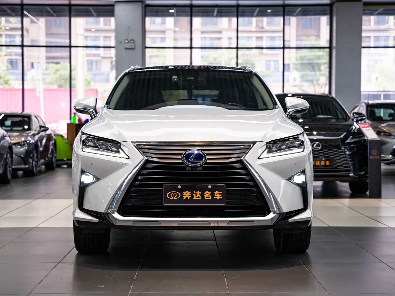 Фото 2 - Lexus RX