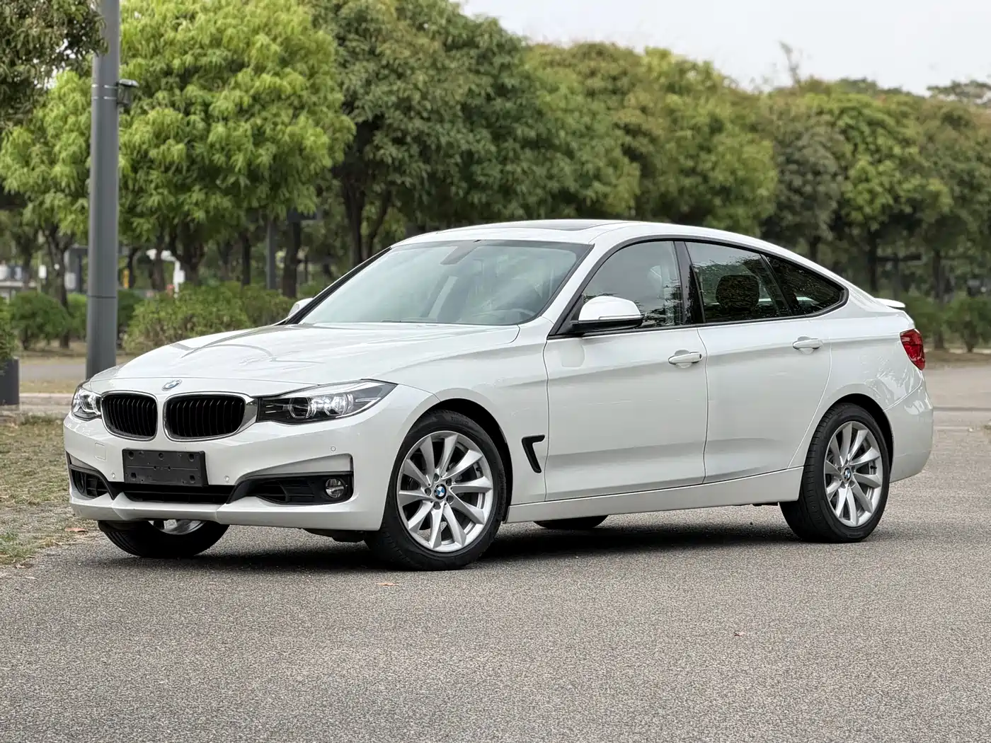 BMW 3 Series GT 2019 320i Fashion Model