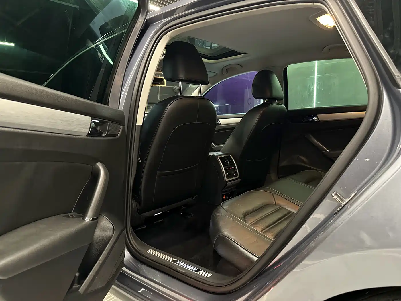 Volkswagen Passat 2014 1.8TSI DSG Executive Edition фото 13