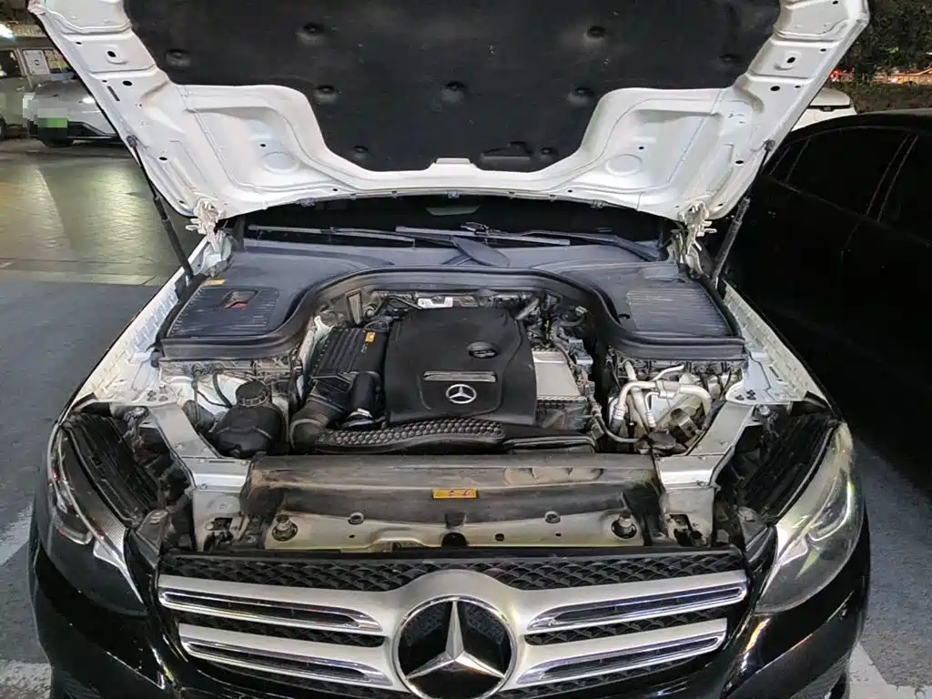 Photo 3 - Mercedes-Benz GLC