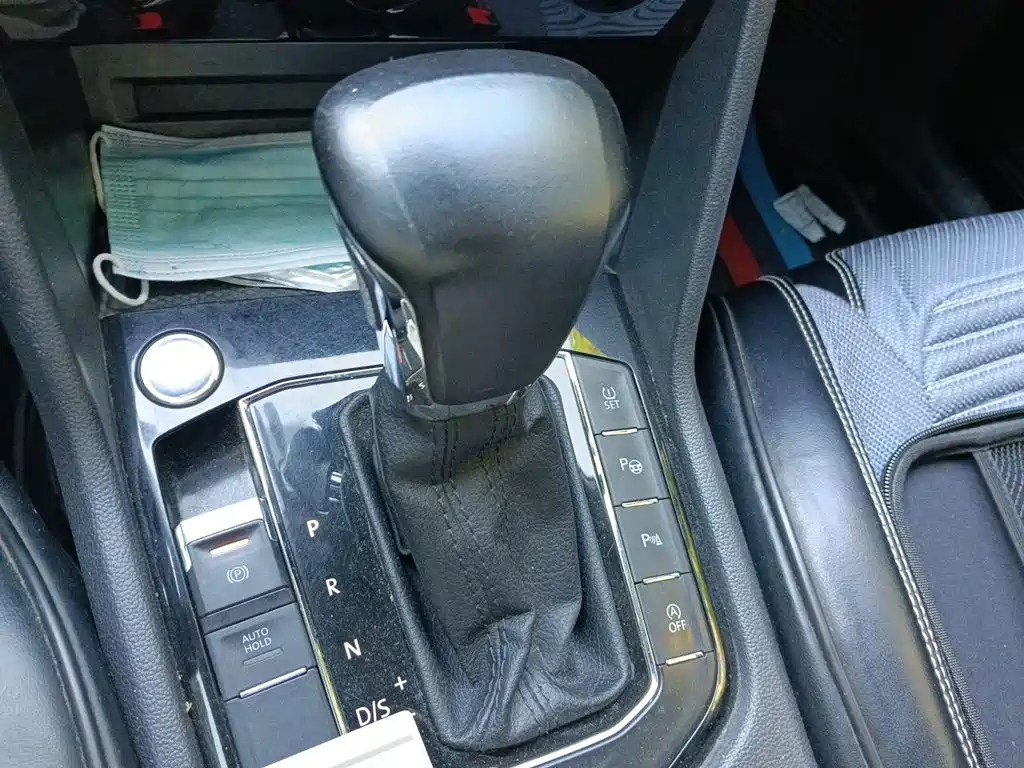 Photo 10 - Volkswagen Tiguan L