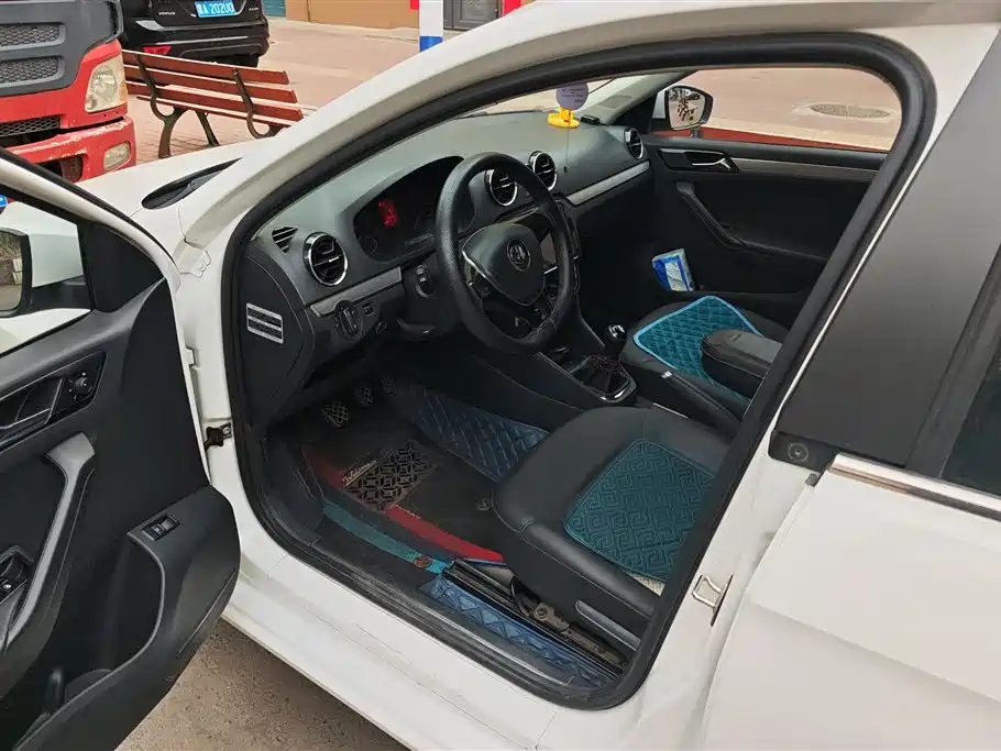 Volkswagen Jetta 2017 1.5L Manual Comfort фото 9