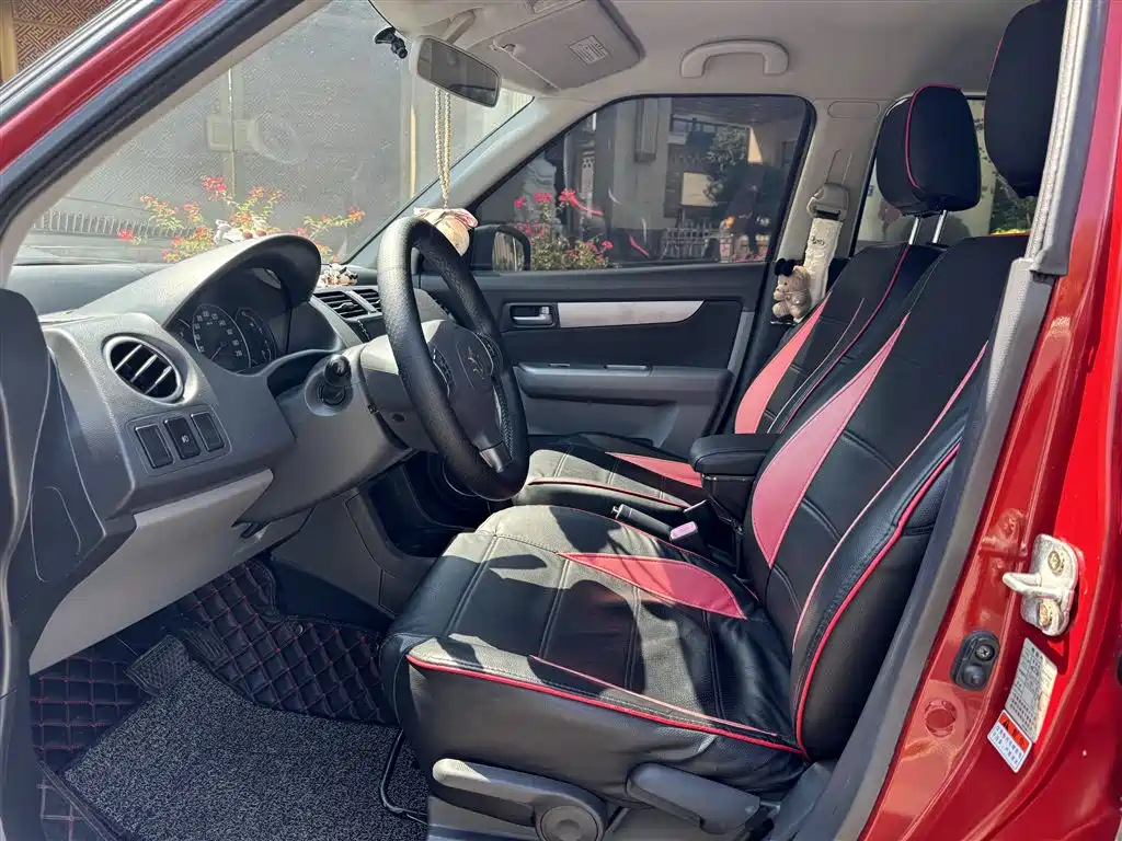 Photo 4 - Suzuki Swift