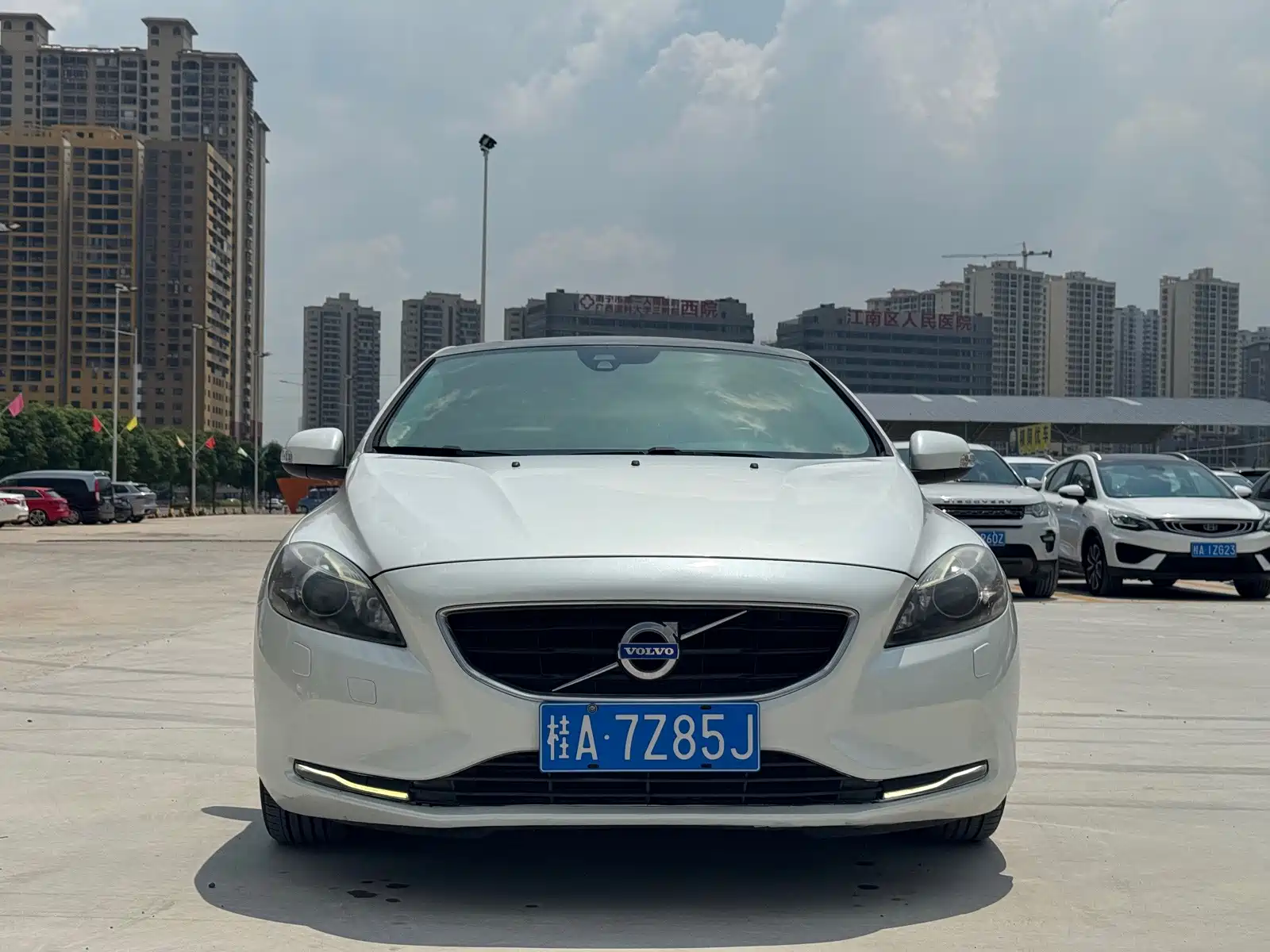Фото 2 - Volvo V40