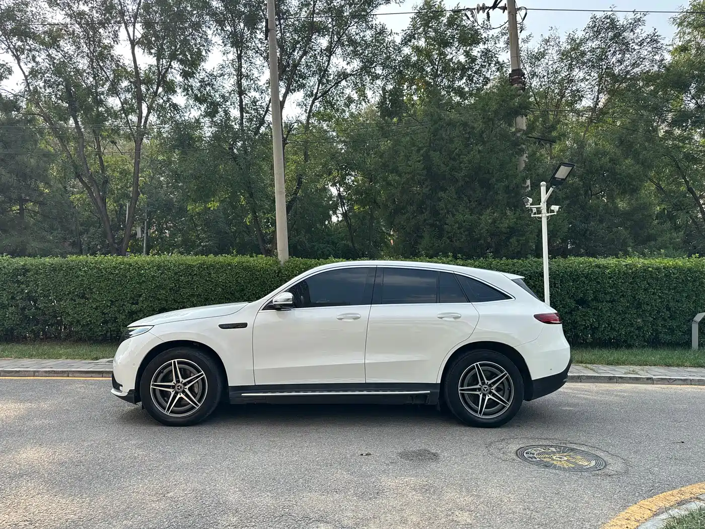 Photo 5 - Mercedes-Benz EQC