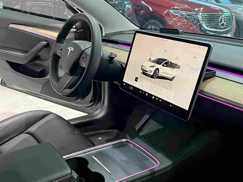 Фото 29 - Tesla Model 3