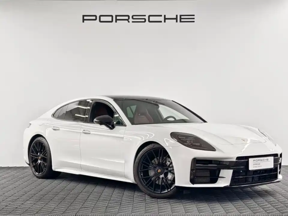 Photo 3 - Porsche Panamera