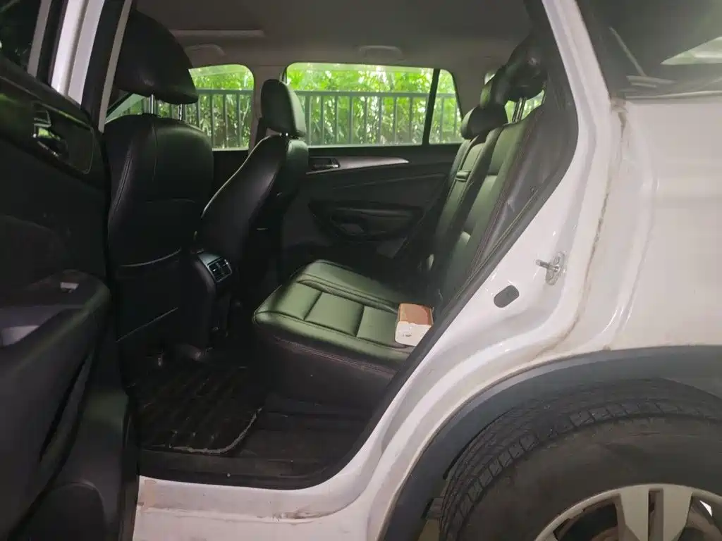 Photo 18 - Changan CS75