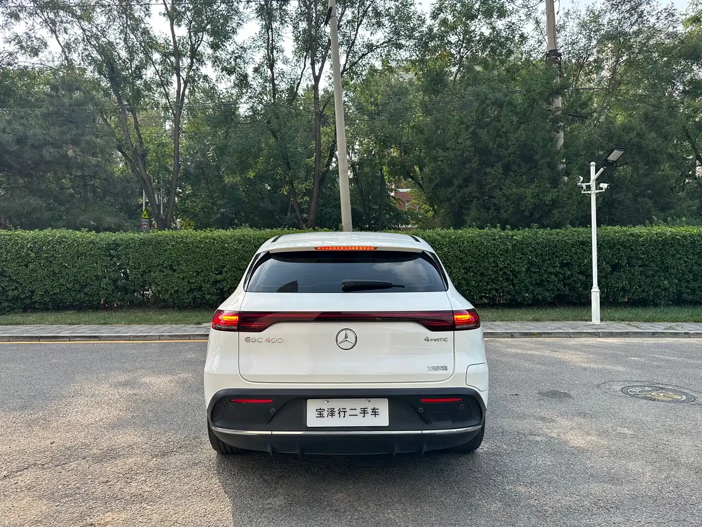 Photo 3 - Mercedes-Benz EQC