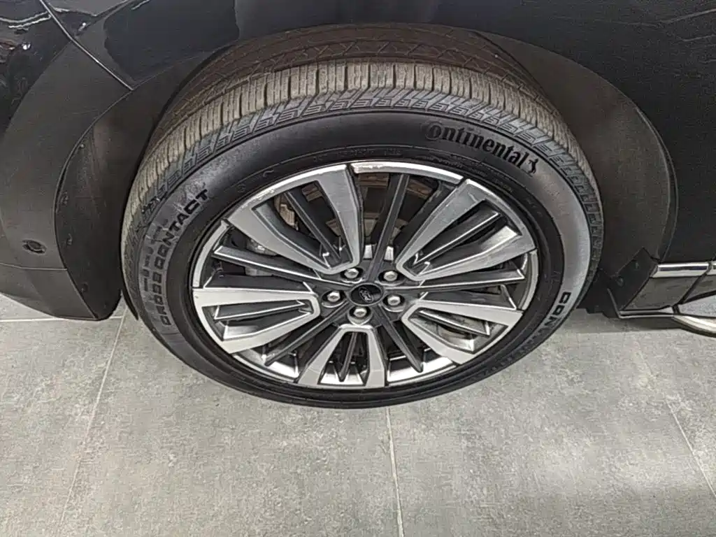 Фото 23 - Ford Edge