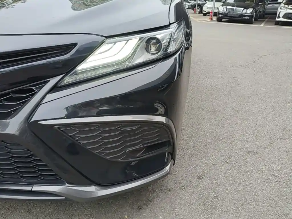 Фото 24 - Toyota Camry