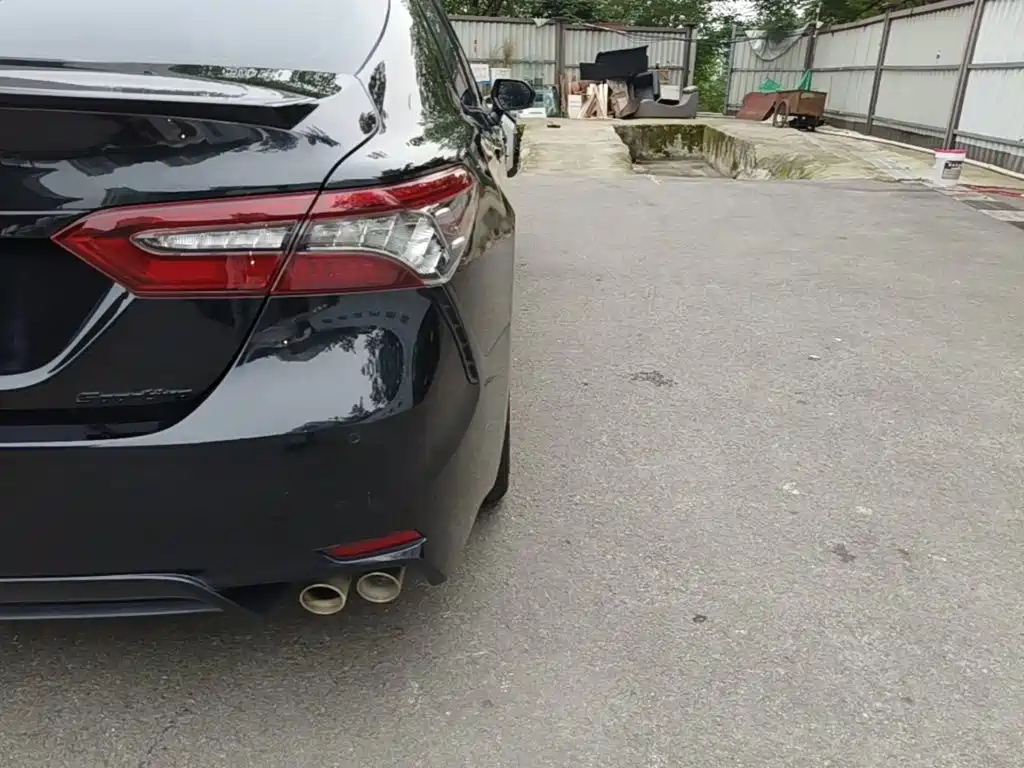 Фото 8 - Toyota Camry