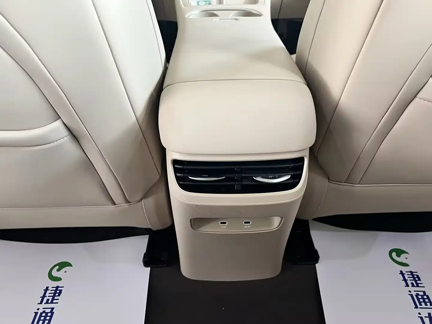 Photo 15 - Shangjie SUV