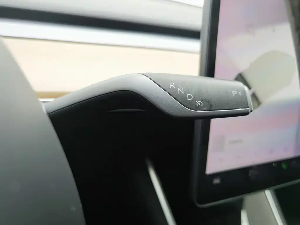 Фото 13 - Tesla Model 3