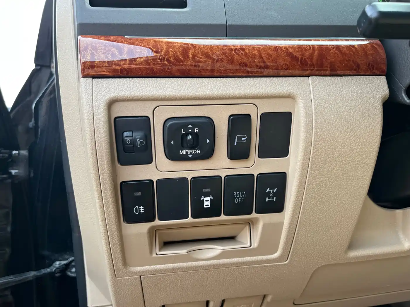 Toyota Land Cruiser (Import) 2015 4.0L V6 Middle East Limited Edition фото 16