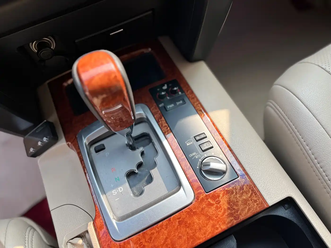 Toyota Land Cruiser (Import) 2015 4.0L V6 Middle East Limited Edition фото 13