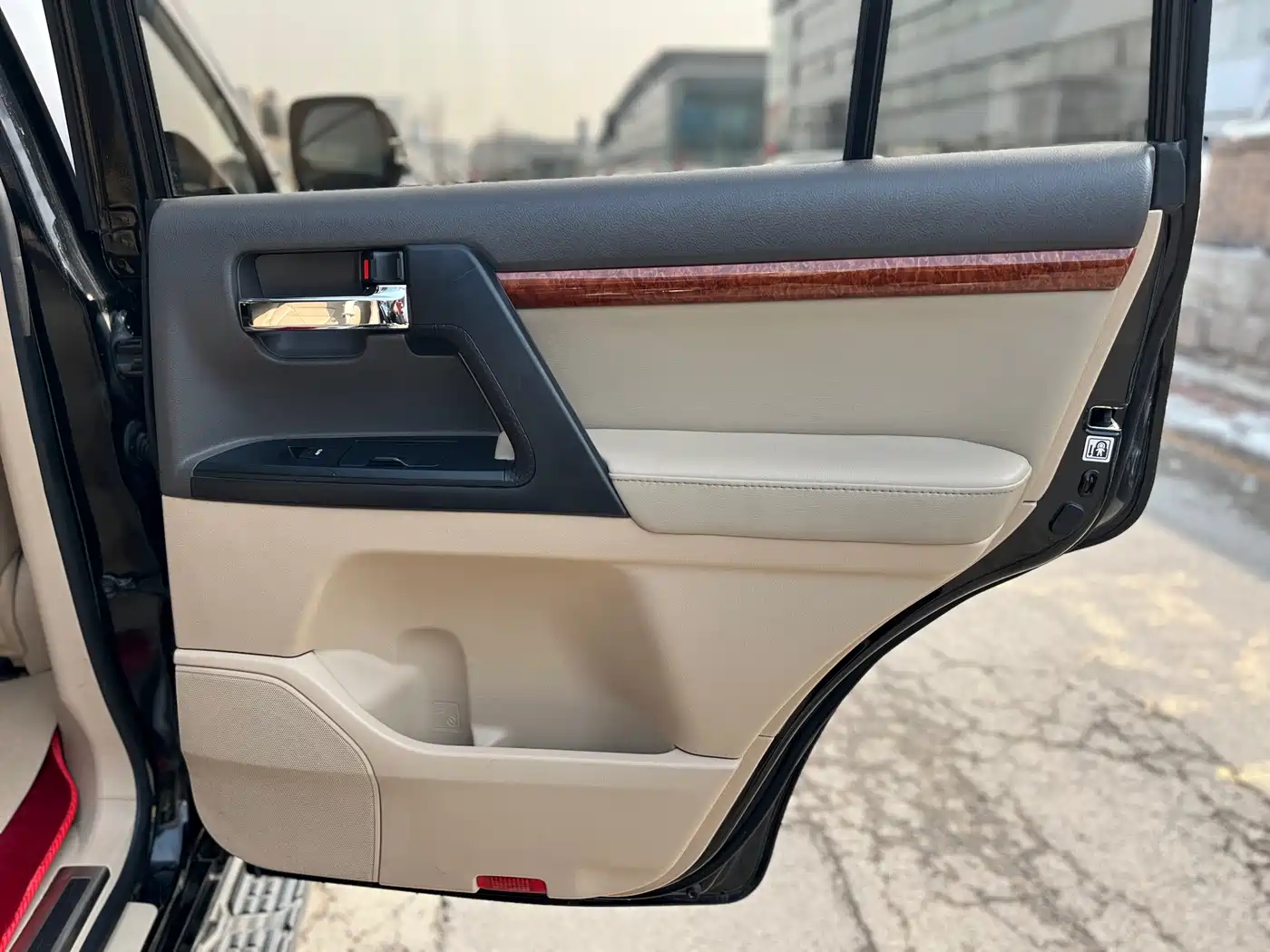 Toyota Land Cruiser (Import) 2015 4.0L V6 Middle East Limited Edition фото 31
