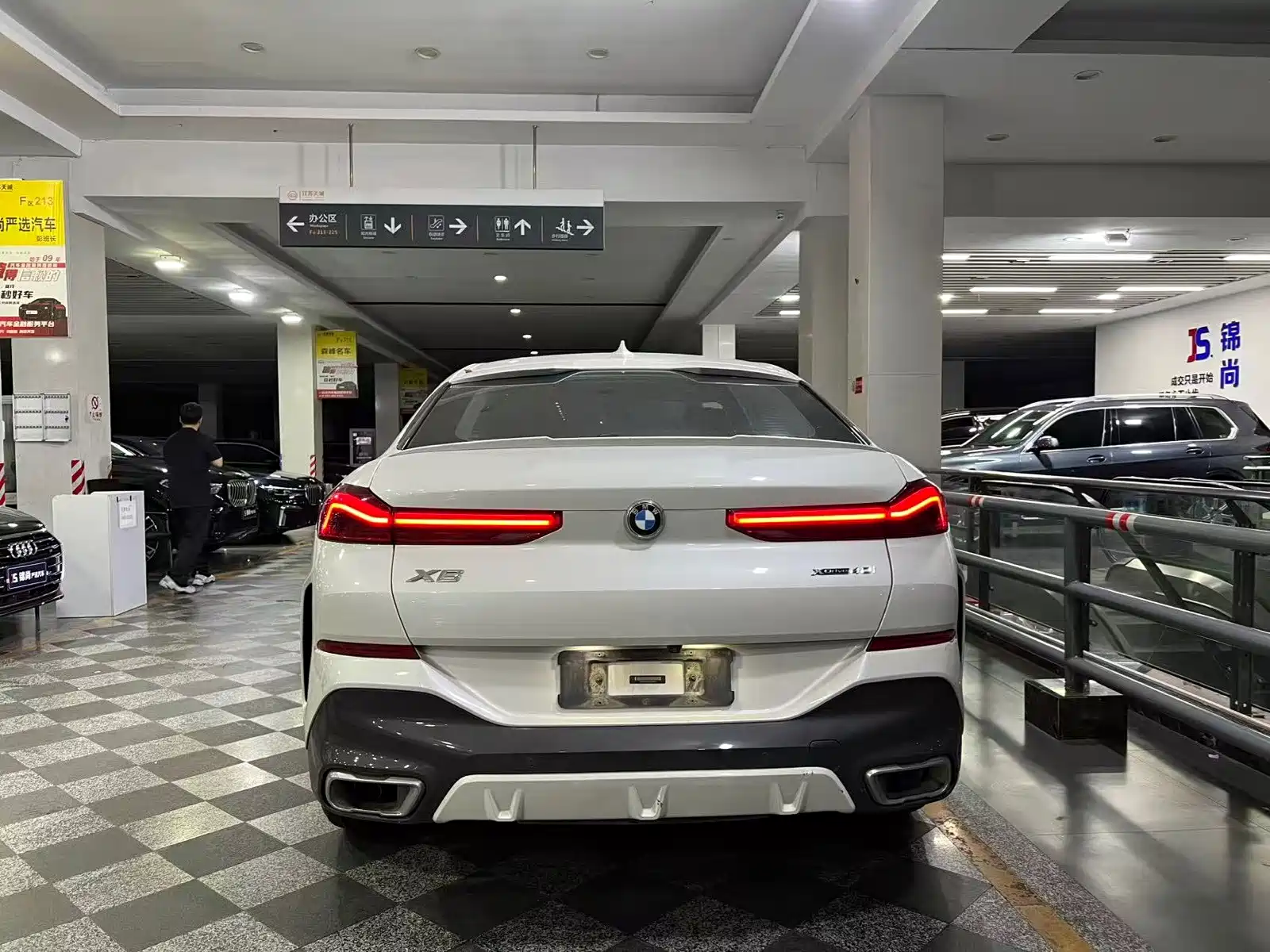 Photo 5 - BMW X6
