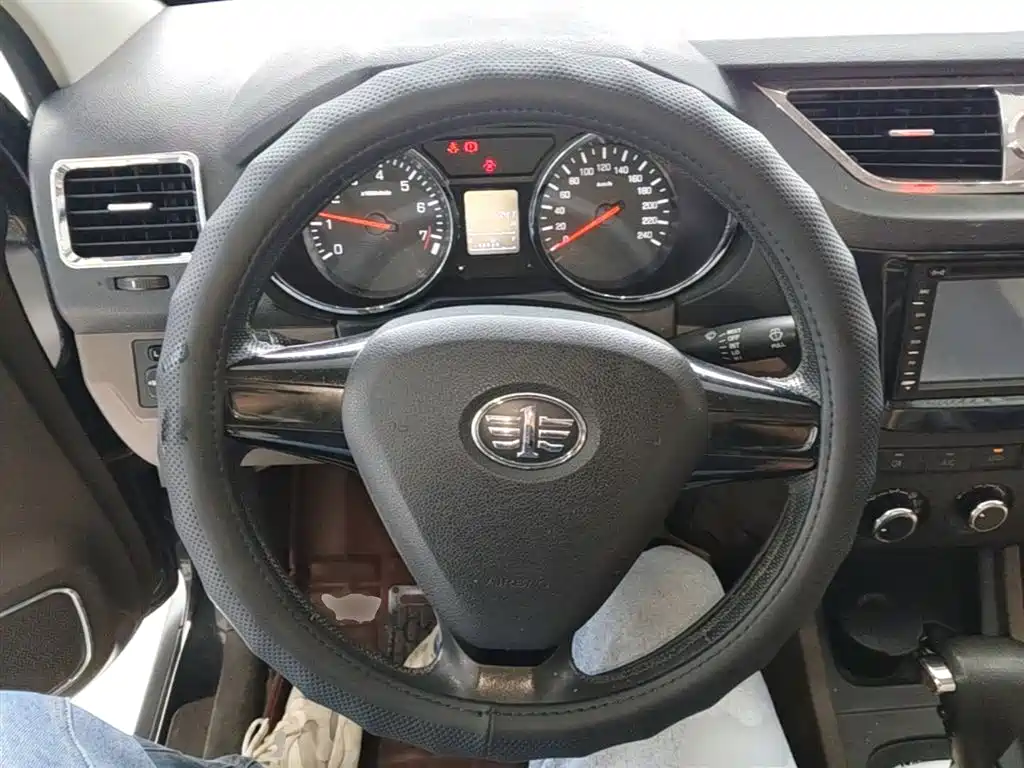 FAW Senya S80 2015 2015 1.5L Automatic 5-Seater Urban Edition