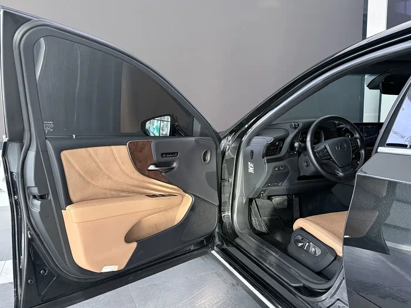 Lexus LS 2022 2021 500h Excellence Edition