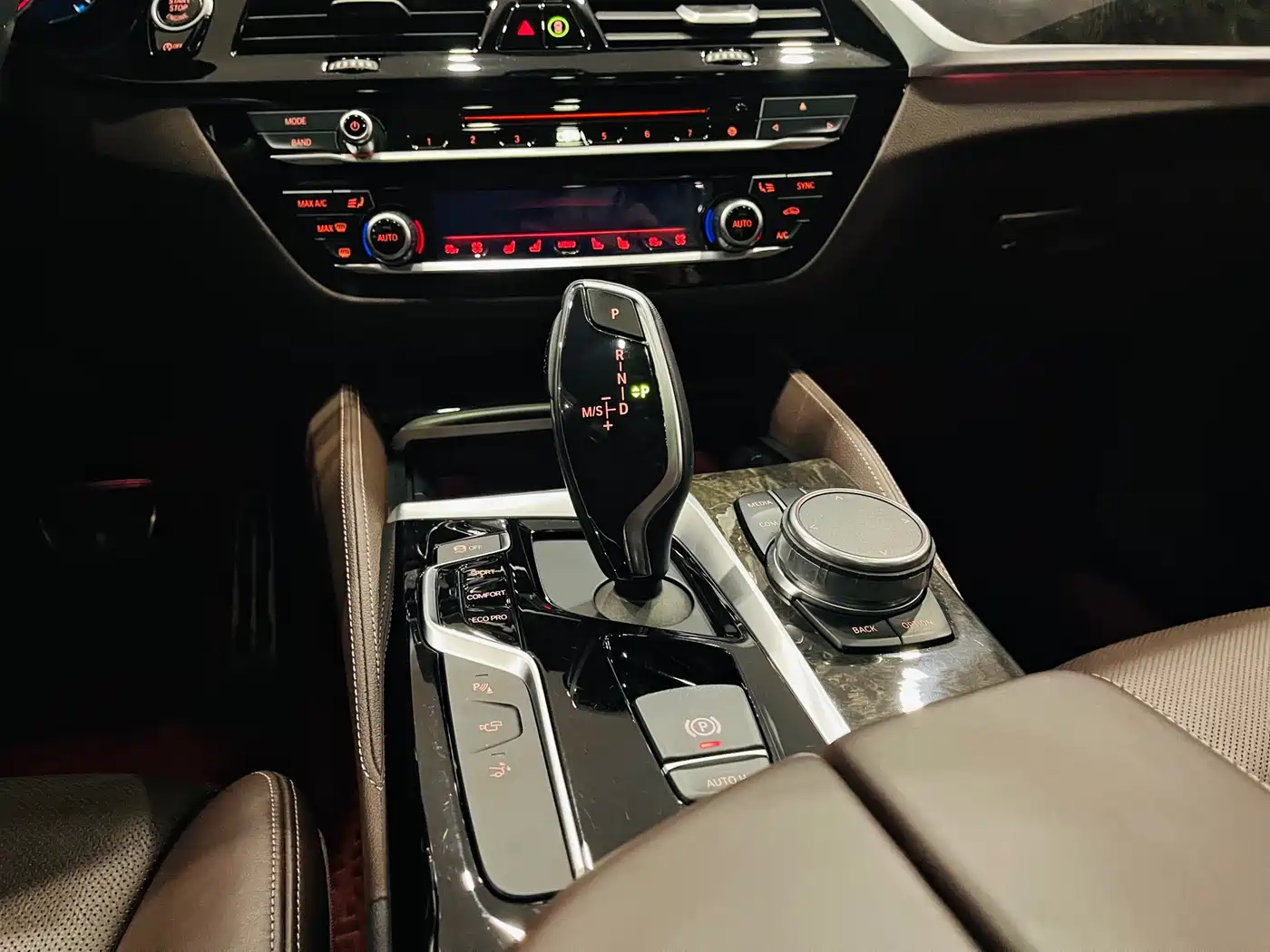 BMW 6 Series GT 2018 640i xDrive M Sport Package фото 9