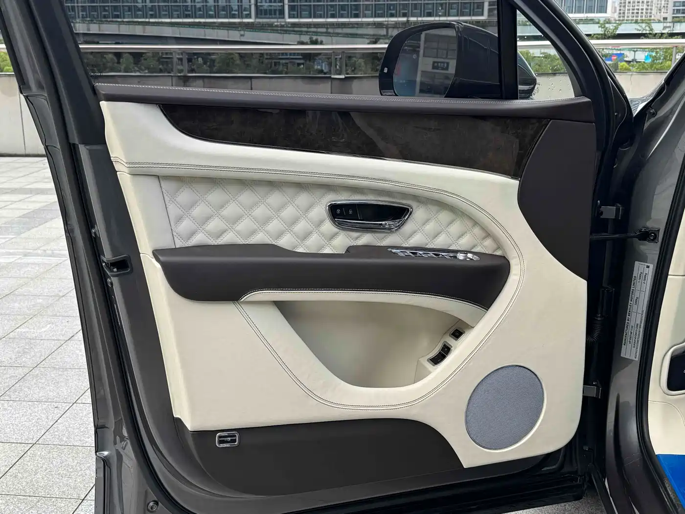 BENTLEY TIMYUE PLUG IN HYBRID