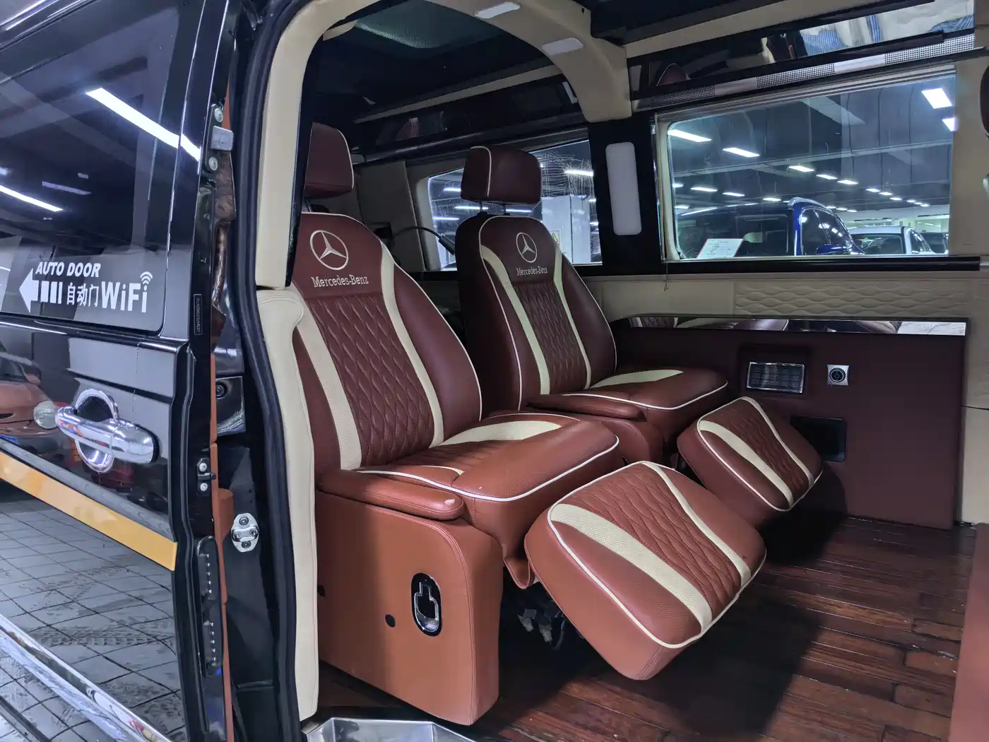 Mercedes-Benz Vito 2013 Model 3.0L Elite Edition фото 7