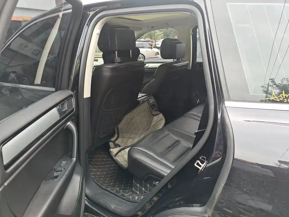 Фото 3 - Volkswagen Touareg