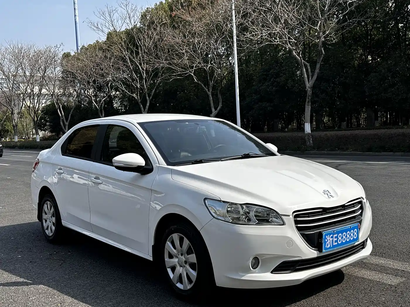 Peugeot 301 2016 1.6L Manual Comfort Edition фото 3