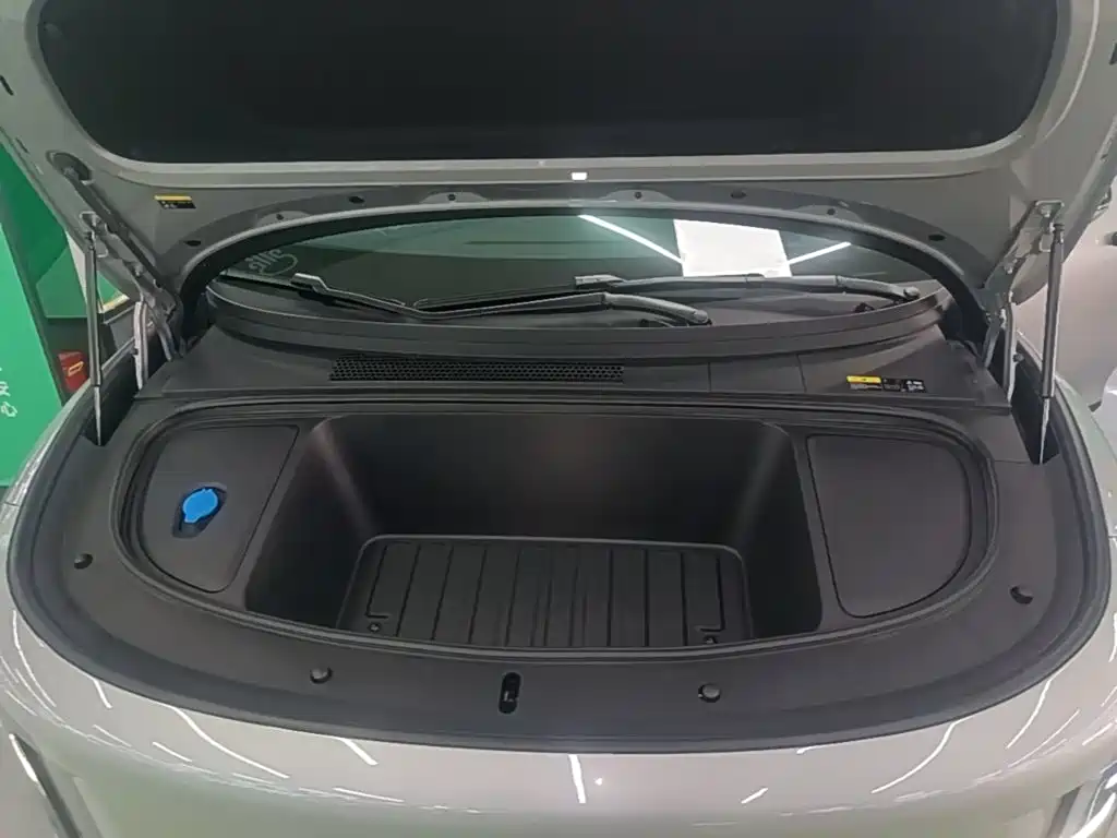 Li Auto i6 2026 2025 2WD Base Model